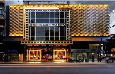 丘北门头设计与商业空间的纽带。